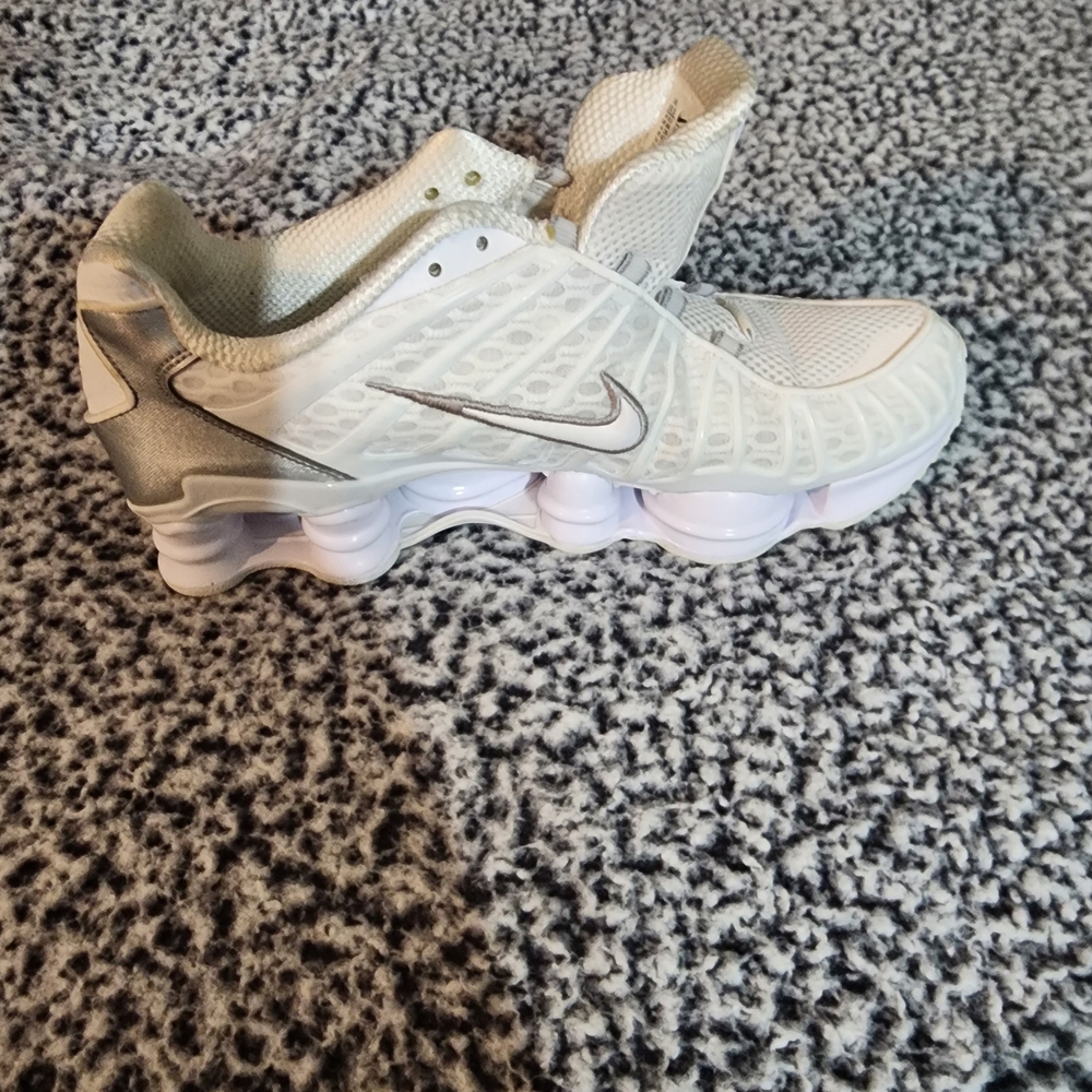 Nike Shox White Athletic Shoes - Picture 2 of 8